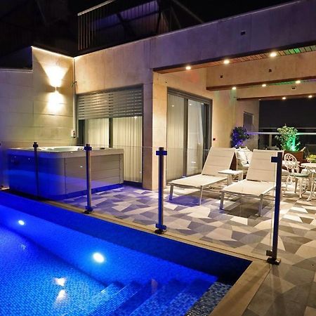 Luxury Rooftop Apartment In Netanja Exterior foto