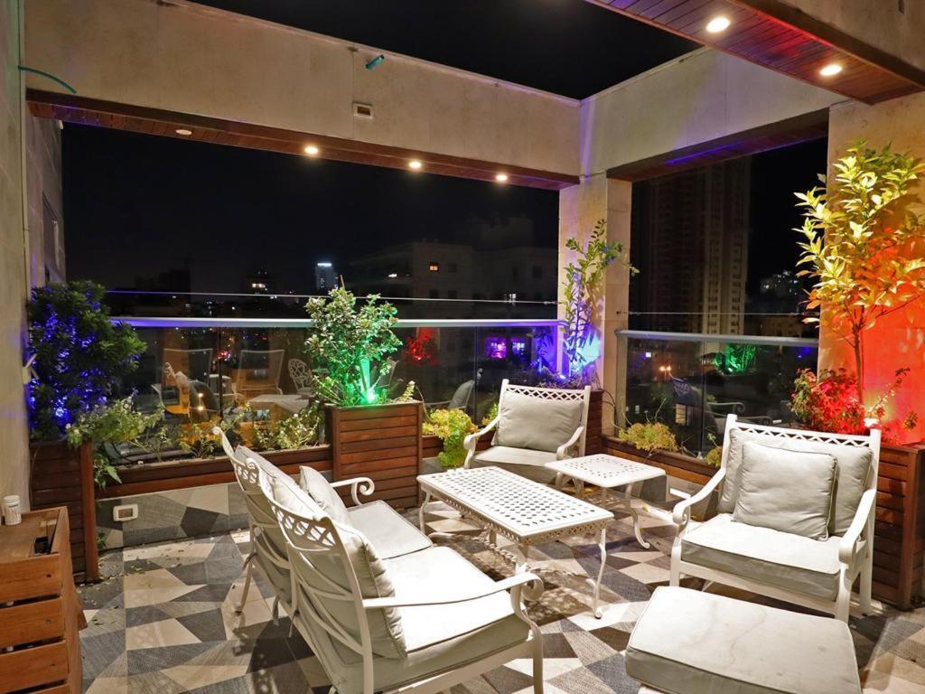 Luxury Rooftop Apartment In Netanja Exterior foto