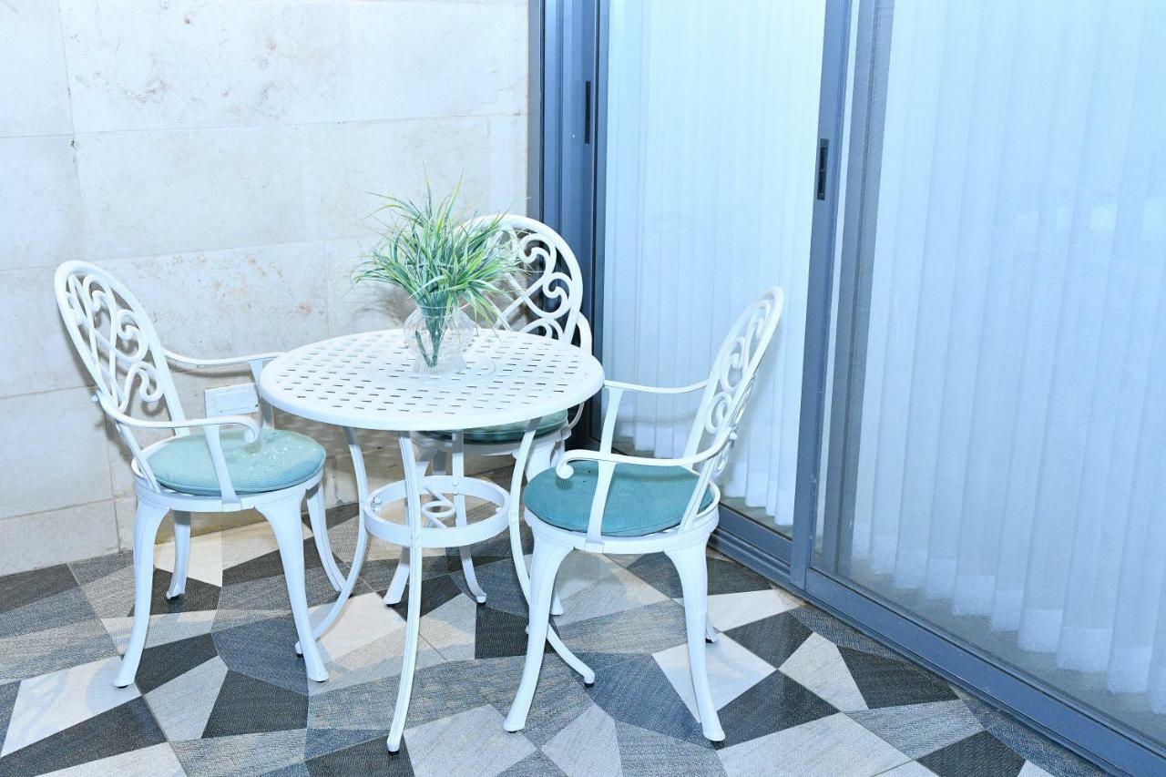 Luxury Rooftop Apartment In Netanja Exterior foto